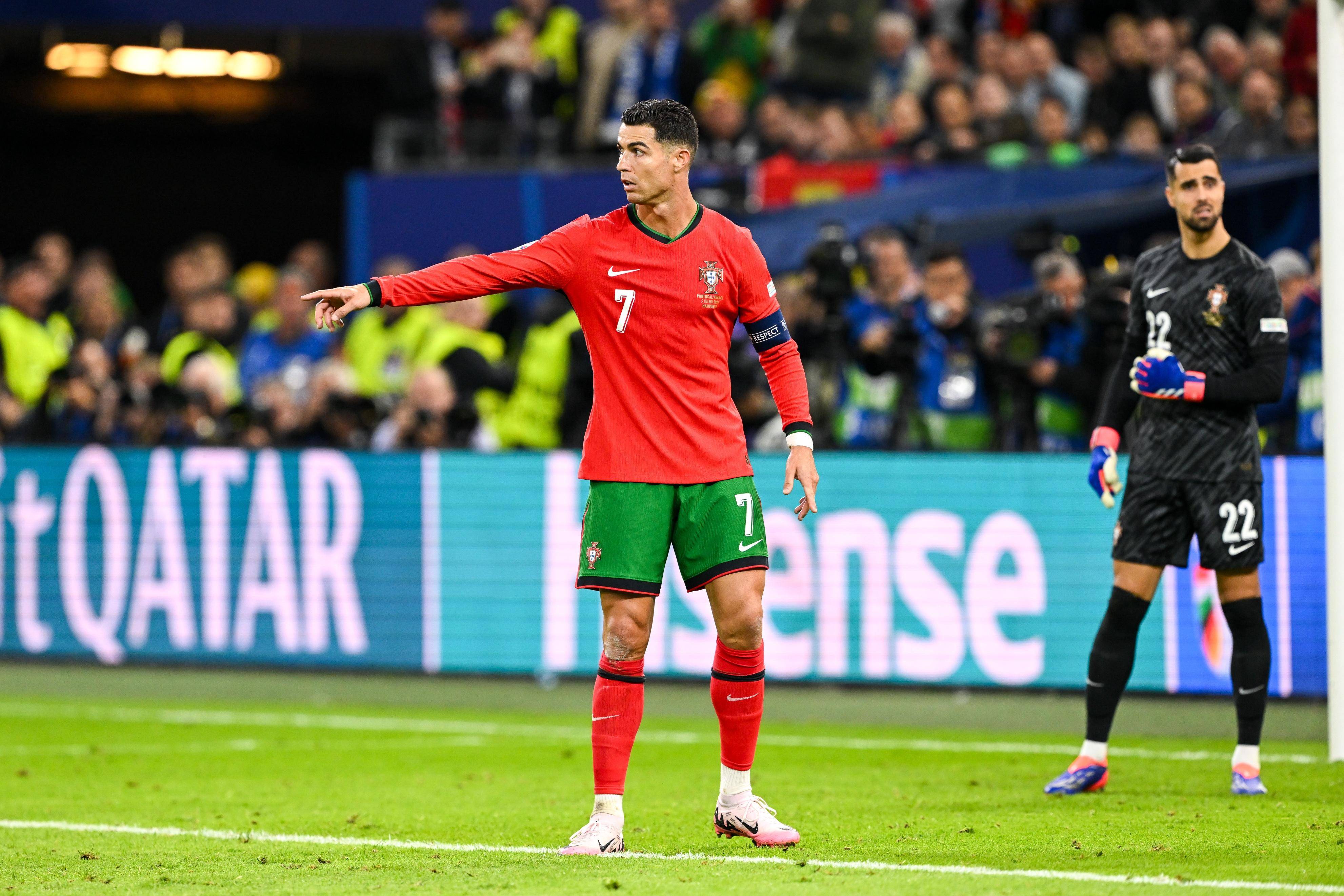 kaiyun-美国队不断突破！，C罗连续十五场比赛得分超过爆冷观众掌声雷动的简单介绍