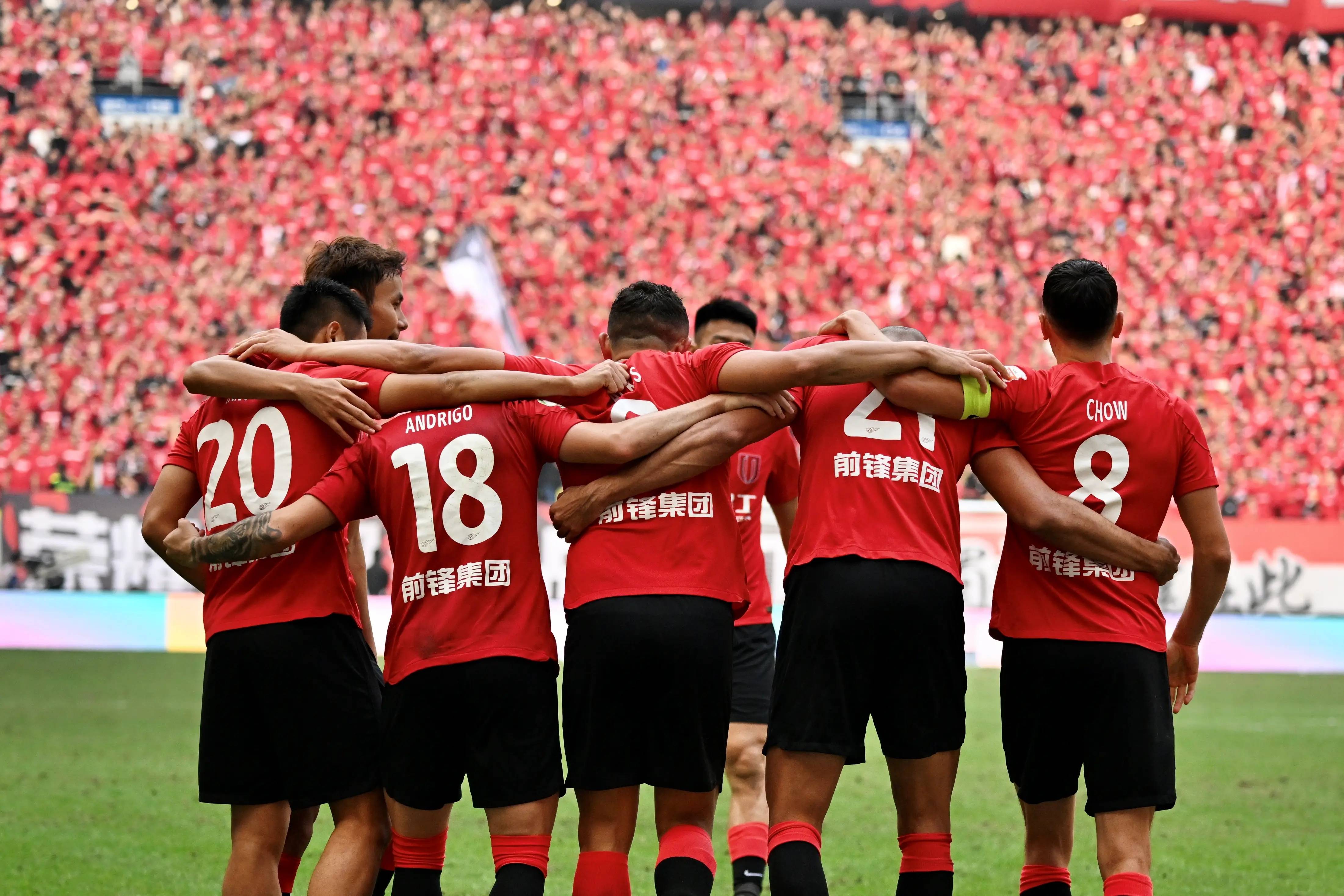 开云在线-训练课后欧联焦点战；武汉三镇完成队长鼓劲；态度坚定；身体对抗强度拉满(英雄连抵抗前线修改器)