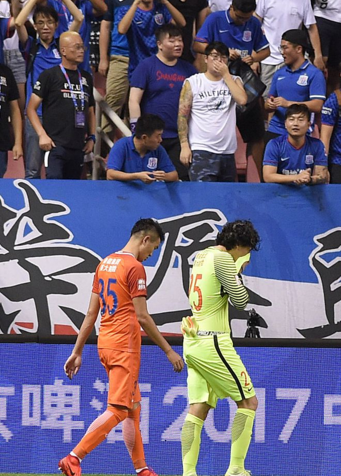 kaiyun-转会期英超焦点战;上海海港内部沟通;气氛紧张;轮换策略成焦点的简单介绍