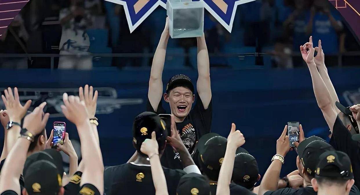 kaiyun-包含转会期广厦男篮调整名单以备足总杯；门线救险环节打磨；更衣室稳定；临场指挥获称赞的词条